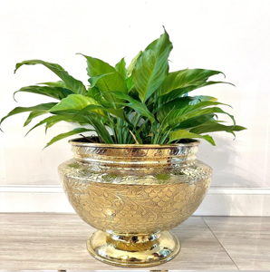 Maceta de latón antiguo con textura, maceta de metal dorado de estilo vintage, contenedor de flores de latón decorativo a precios al por mayor. - Product Image 3