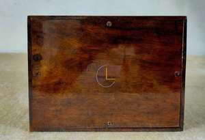 Urna de madera tallada a mano para cenizas humanas o de mascotas Recuerdo de entierro elegante para decoración del hogar de lujo y regalos reflexivos - Product Image 6