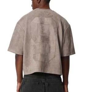 Camiseta de manga corta de gamuza sintética con bordado de número en la espalda para hombre, camisetas de corte holgado de 300GSM, estilo urbano. - Product Image 1