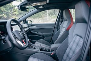 Volkswagen GTI SE 2022, Auto de Bajo Kilometraje, Caja de Cambios Automática, Dirección Suave, Gasolina/Eléctrico - Product Image 3