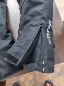 Pantalones textiles para motocicleta diseñados para viajes y desplazamientos, con comodidad transpirable y paneles de protección CE nivel 1. - Product Image 5