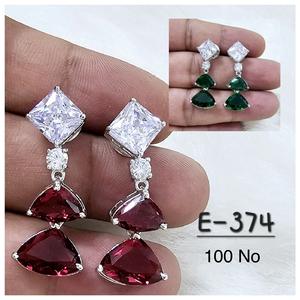 Boucles d'oreilles pendantes tricolores élégantes avec des pierres taillées en trillion pour femmes - Product Image 1