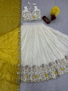 Conjunto de lehenga choli estilo Anarkali de diseño nuevo en tela de seda Chinon pura especial para la función Haldi, para novias o mujeres, choli elegante. - Product Image 6