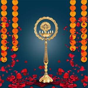 Lampe traditionnelle indienne artisanale en laiton pur avec motif paon - Product Image 1
