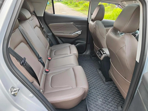 SUV compact haut de gamme 2024, toutes options, automatique, 5 places, modèle haut de gamme, à vendre - Product Image 5