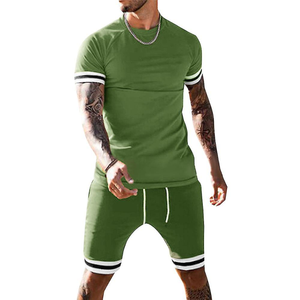 Conjunto de camisa y pantalones cortos de alto rango para hombre Diseño inusual y llamativo para la moda de verano - Product Image 1