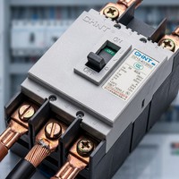 Disjoncteur à boîtier moulé Chint série DZ15-40/3902, triphasé quatre fils, 40A 220V, capacité de coupure 4,5kA, interrupteur à air
