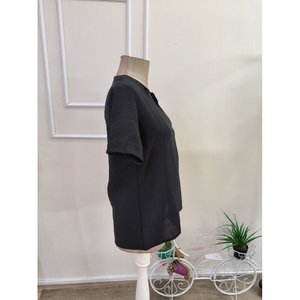 เสื้อเบลาส์คอวีแขนสั้นคอจีนติดกระดุมด้านหน้าสำหรับผู้หญิงเพรา 37236 -สีดำ - Product Image 3