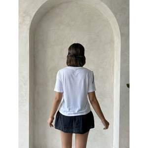 เสื้อยืดผู้หญิง Topshow สีขาว ลายเย็บแบบเชพเพิร์ด ขายส่ง - Product Image 1