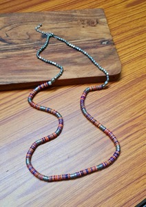 Hermoso collar de cuentas de acrílico hecho a mano pieza de declaración artística geométrica de moda para ropa de fiesta y regalo - Product Image 2