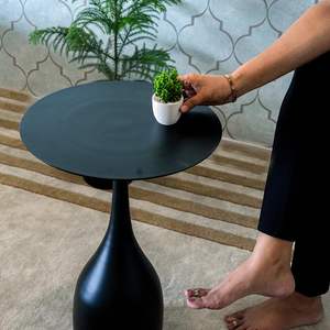 Table élégante en métal pour la maison avec base en fer durable au design contemporain, parfaite pour la salle à manger et le salon - Product Image 4