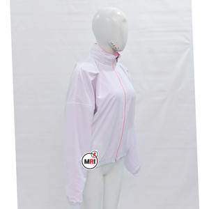 Chaqueta cortavientos de deporte al aire libre personalizada para mujer, chaqueta impermeable de poliéster con soporte, relleno de algodón, producto terminado transpirable - Product Image 5
