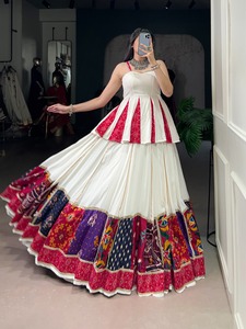 Nouvelle rayonne pure multi-patchwork avec dentelle retouche Lehenga Choli vêtements de mariage en soie formelle - Product Image 6
