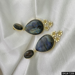 Pendientes de diseñador chapados en oro labradorita, pendientes geométricos colgantes de latón, joyería de compromiso, pendiente impresionante - Product Image 1