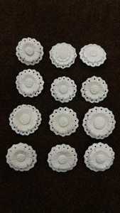 Broches en os sculptées à la main sur mesure Broches de déclaration artisanales. Idéal pour le créateur de mode - Product Image 5