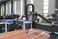 Machine de fraisage CNC AccTek avec lame de scie en option pour machines de gravure 1300*2500mm pour le travail du bois