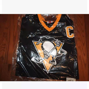 Maillot de hockey sur glace de qualité supérieure fabriqué en usine OEM nom d'équipe personnalisable bas quantité minimale de commande uniforme du meilleur matériau pour le sport - Product Image 6