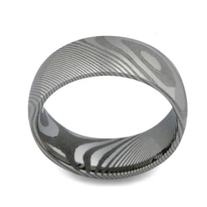 Anillo de acero de Damasco hecho a mano personalizado con hermosa caja de regalo Regalo de boda o aniversario personalizado - Product Image 4