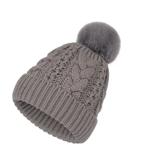 Bonnets en peluche chauds d'hiver pour hommes et femmes, logo personnalisé, pompon de haute qualité, broderie réglable, activités de plein air par temps froid, OEM - Product Image 3
