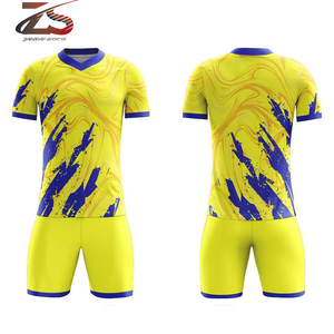 Ropa de fútbol transpirable sublimada personalizada, nuevos uniformes de entrenamiento hechos en Pakistán - Product Image 4