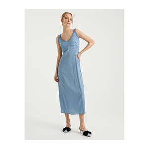 Abito midi da donna di alta qualità con scollo basso e colletto a cappuccio - Product Image 1