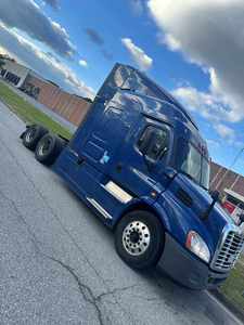 Tracteur routier diesel poids lourd 6x4 avec cabine couchette pour la logistique routière et le transport de marchandises - Product Image 6