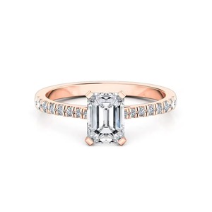 Anillo de compromiso con diamantes cultivados en laboratorio, corte esmeralda, sobre banda pavé, F-VS2, para regalo de aniversario nupcial, oro macizo de 14K con engaste pavé. - Product Image 2