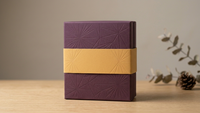 Boîte cadeau rigide de luxe personnalisée en papier d'art gaufré violet et jaune pour ensemble cravate et pochette homme, emballage professionnel de Noël
