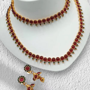 ENSEMBLE DE BIJOUX INDIENS TRADITIONNELS ET À LA MODE EN CUIVRE ENSEMBLE DE BIJOUX DE MARIAGE POUR FEMMES BOUCLES D'OREILLES ET COLLIER - Product Image 1