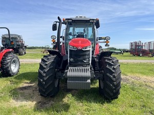 Tractor Agrícola MASSEY FERGUSON 7S.180 2023 de 180 CV, Tracción en las 4 Ruedas, Transmisión por Engranajes con Bomba de Motor, Caja de Cambios y Rodamientos de Alta Productividad - Product Image 2