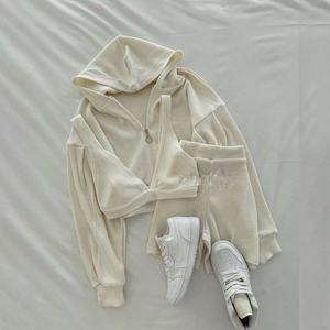 Leggings sexy sans dos pour femmes, vêtements de sport en spandex personnalisés, ensemble de yoga sans couture 3 pièces, grande taille, couleurs variées - Product Image 1