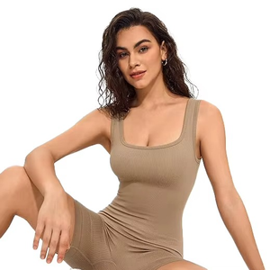 Mono de mujer beige liso con tirantes finos, cintura alta, control de abdomen, moldeador, ajuste minimalista, para todas las estaciones - Product Image 3
