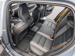 2022 V0LV0 V.60 T/8 Pole-ster, SUV Automático de Rango Extendido con Techo Corredizo, Faros Delanteros, Cámara Trasera de 360°, Asientos Eléctricos - Product Image 2