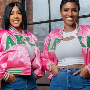 Chaqueta universitaria corta XAKA de satén rosa con letras verdes, elegante abrigo de bombardero de hermandad para mujer, chaqueta informal de calle - Product Image 2