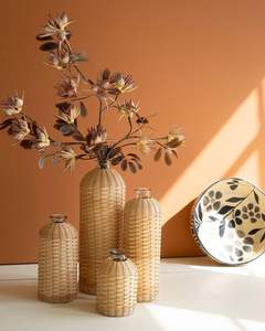 Macetas y jardineras inteligentes de bajo precio, maceta de ratán para decoración de jardín con soporte de hierro, soporte negro de Pie Grande - Product Image 1