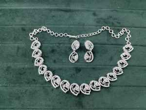 Pendientes de Araña Elegantes de Aleación de Zinc Chapados en Oro con Forma de Campana Étnica con Circonita, Elegante Collar AD para un Look Glamuroso de Boda - Product Image 2