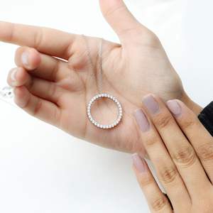 Collar Certificado Moissanite Open Circle Eternity, 14K Oro Blanco - Product Image 1