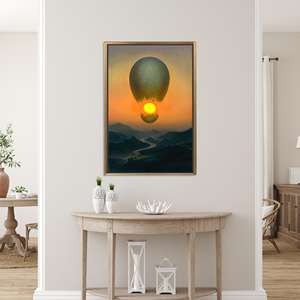 Toile d'art surréaliste avec ballon à air chaud : Toile imprimée style Vladimir Kush, TOILE ENCARTÉCHÉE DORÉE - Product Image 1