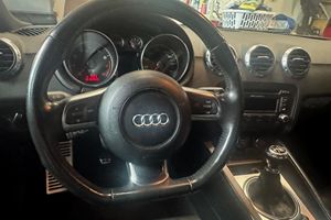 Audi TT 3.2 Quattro Roadster 2008 d'occasion, boîte manuelle 6 vitesses, moteur V6 3.2 litres, transmission intégrale, principalement d'origine sudiste - Product Image 4
