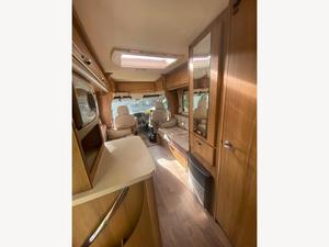 Autocaravana de Lujo Sprinter 2012 Usada para Acampar, Blanca, para 4-6 Personas, Emisión Euro 5 - Product Image 3