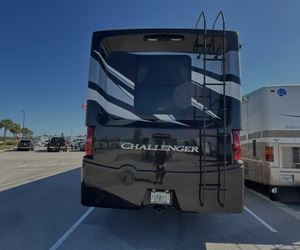 Autocaravana Ajustable T-h-o-r C-h-a-l-l-e-n-g-e-r 35MQ 2021, Remolque de Viaje para 4-6 Personas, Una Habitación, Refrigerador - Product Image 2