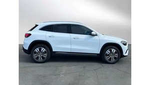 เมอร์เซเดส-เบนซ์ GLA 250 4MATIC ปี 2025 แฮทช์แบ็ก เกียร์อัตโนมัติ เทอร์โบ ขับเคลื่อนสี่ล้อ ภายในเบาะหนัง สภาพดีเยี่ยม รถมือสองที่ได้รับการรับรอง - Product Image 3