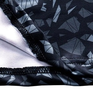 Ropa de Entrenamiento Antiolor para Hombre con Tela de Secado Rápido, Ecológica y Personalizable para Buceo y Deportes Acuáticos - Product Image 2