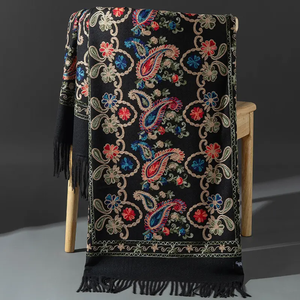 Écharpe châle brodée de noix de cajou unique de style ethnique vintage de haute qualité pour les femmes - Product Image 3