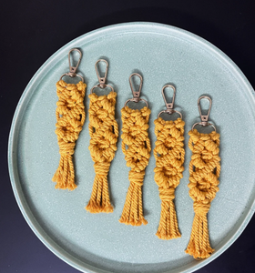 พวงกุญแจมาคราเม่ทำมืออย่างสวยงาม - Product Image 1