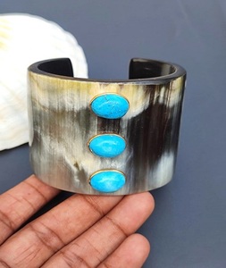 Brazalete de Cuerno de Búfalo con Artículo Negro de f s international, Hecho en India - Product Image 3