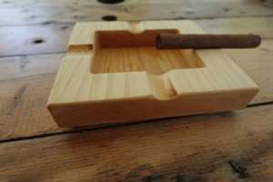 ที่เขี่ยบุหรี่และที่ใส่ซิการ์ทองเหลืองพร้อมโลหะไม้สลักด้วยเงินขัดเงาสำหรับใช้ในสำนักงานและบ้าน - Product Image 4