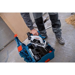 Sierra Circular Inalámbrica GKS 18V 57-2 con Hoja de Sierra de 165 mm, Profundidad de Corte de 57 mm, Alimentada por Batería, en Caja de Cartón - Product Image 3