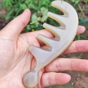 Peigne en corne de boeuf de buffle naturel et écologique fait à la main peigne à cheveux de poche antistatique pour Salon à domicile Style classique du Moyen Âge personnalisé - Product Image 3