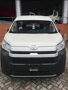 TOYOTA HIACE Super Clean Turbo Van, Caja de Cambios Automática, Perfecto Estado, Neumáticos R20, Volante a la Izquierda, Asientos de Cuero Oscuro - Product Image 5